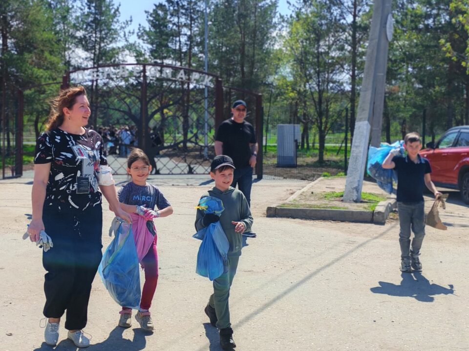 Субботник в тольяттинском дендропарке