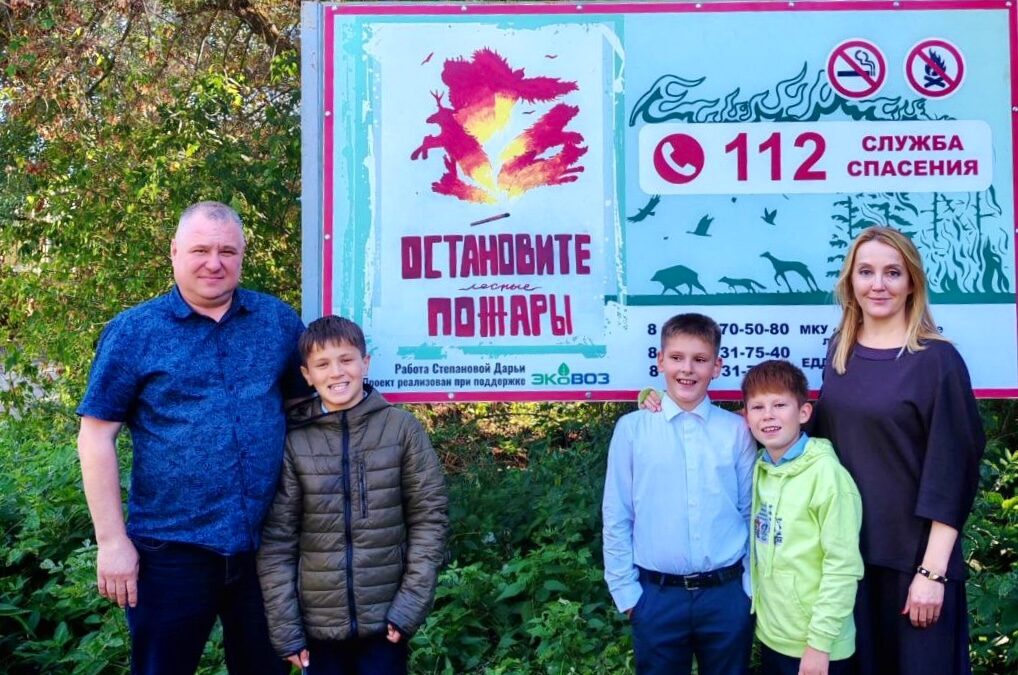 В тольяттинском лесу появились экологические аншлаги, которые были созданы на основе работ участников областного проекта #Школьная_экологическая_мозаика 2024