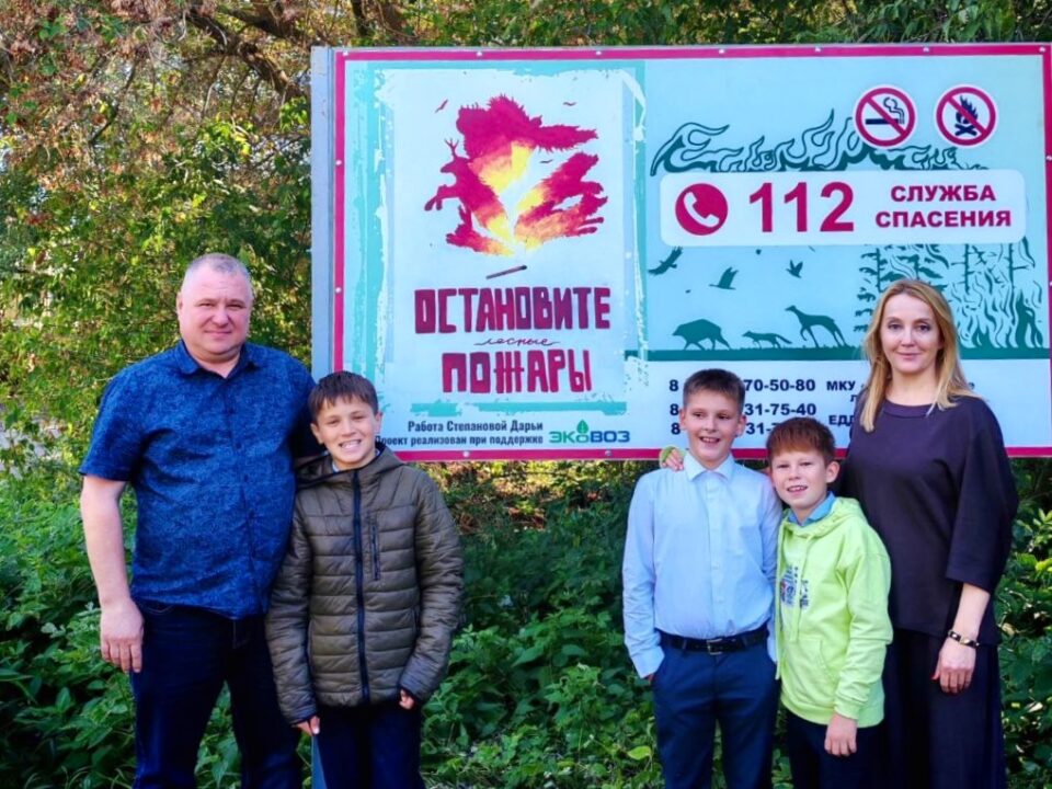 В тольяттинском лесу появились экологические аншлаги, которые были созданы на основе работ участников областного проекта #Школьная_экологическая_мозаика 2024