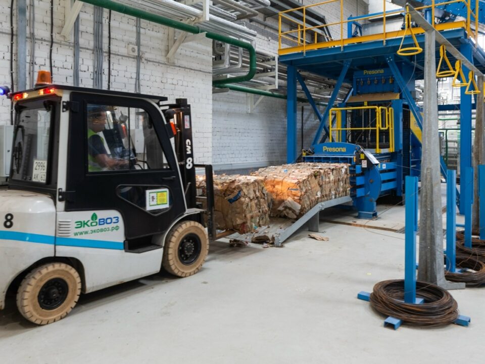 С Днём всемирной вторичной переработки всех причастных!